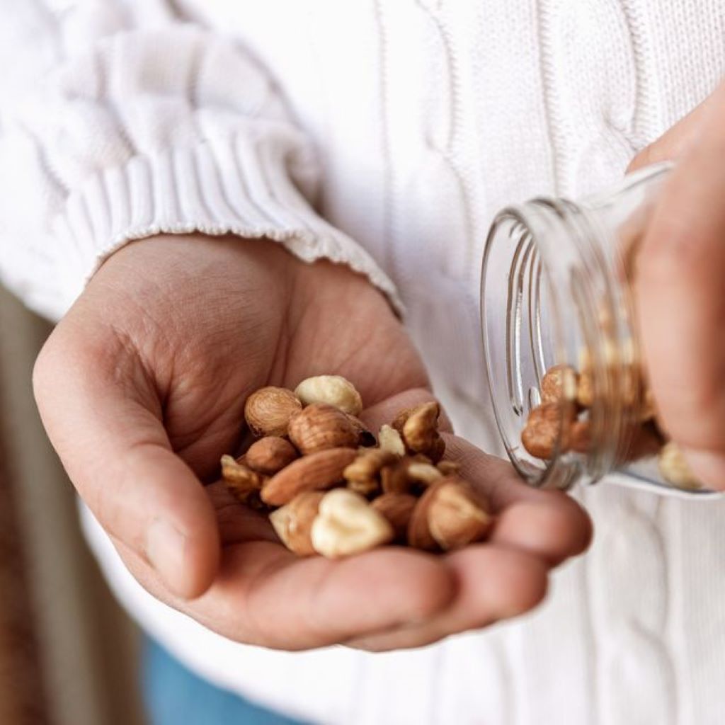 How To Add More Cashews To Your Diet