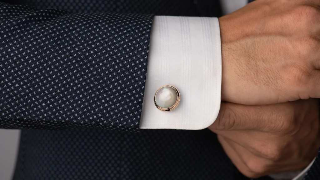 Why did men wear cufflinks