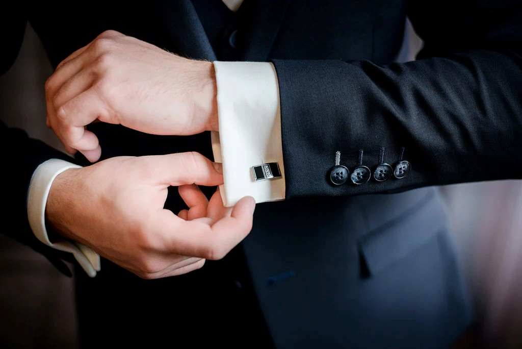What do cufflinks say about a man