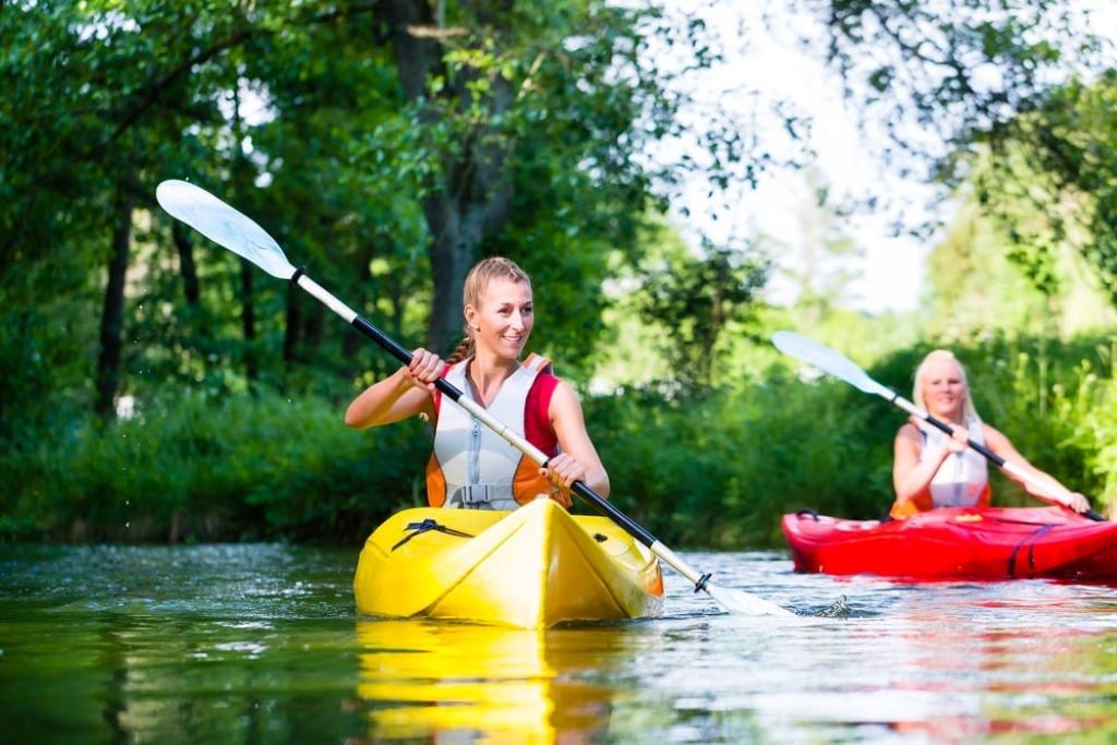Are there family-friendly cabins available in Broken Bow?